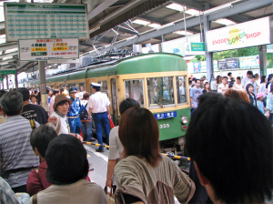 江ノ電鎌倉駅にて（パワショ）