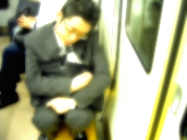 山手線の電車内、東京行き最終（コンタ）